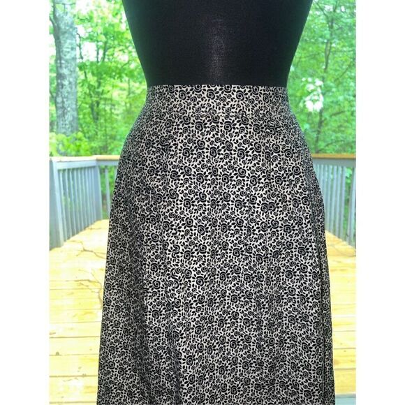 De Collections Printed Skirt - Picture 3 of 4